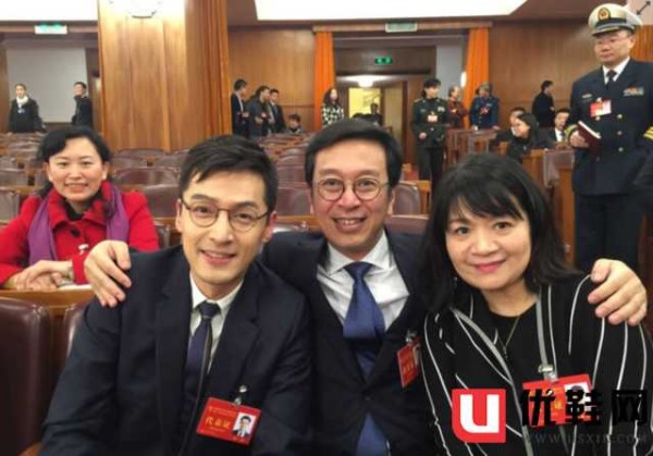 人民大会堂不让化妆明星被打回原形，明星和普通人的差距究竟多大