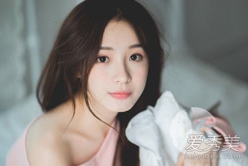 周二珂和胡冰卿是同一个人吗 周二珂在哪里直播微博私照流出