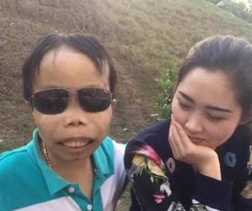 外星人陈山近照曝光, 女友都很漂亮, 网友: 没有丑男!
