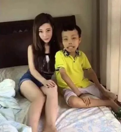 网红陈山遭封杀后，漂亮女朋友“离他而去”一切被“打回原形”？