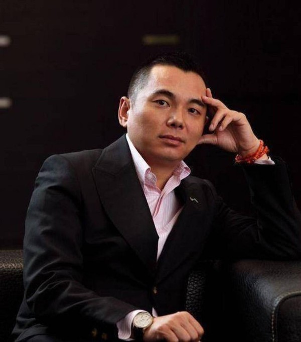 年纪轻轻就赚的亿万富豪的李厚霖，与三位女明星的感情经历，让人惊叹