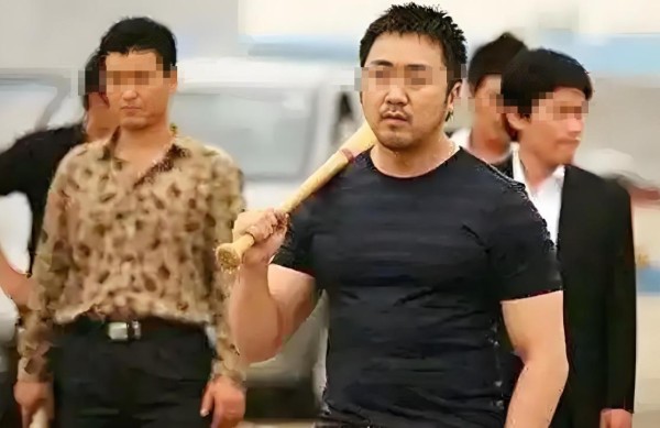 马三贪色在香港被打重伤，坑惨加代差点没命！关键时刻小勇哥出手