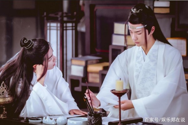 和章若楠电影官宣之际，许光汉前女友遭起底！分手3年仍留亲密照