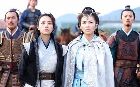 圈中零绯闻一对，蒋欣是他们的好友，孩子2岁才知是夫妻