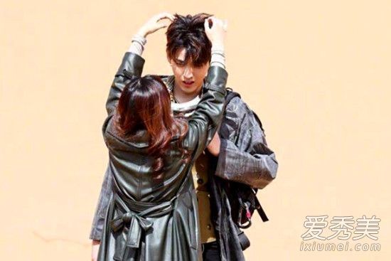 赵丽颖和吴亦凡是什么关系 赵丽颖和吴亦凡参加什么综艺节目