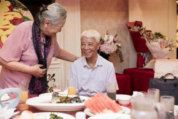 郑小瑛与盛中国的婚恋