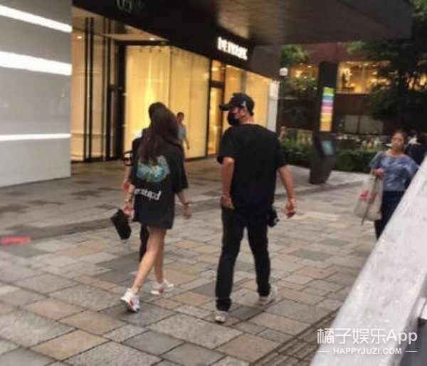 罗志祥带女友周扬青看午夜电影 周扬青是谁？周扬青家庭背景遭扒