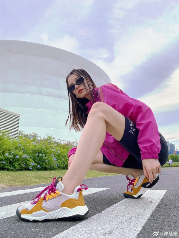 钟楚曦和钟楚红有关系吗，她现在是谁的女朋友？