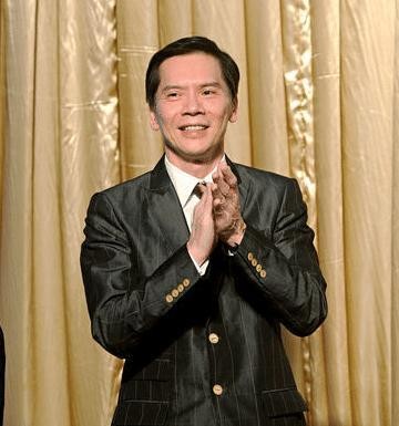 他是港圈大佬，向华强70大寿都请不来，?却频频现身刘德华演唱会
