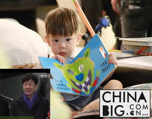 嗯哼不是杜江亲生的？ 嗯哼与杜江父亲对比照