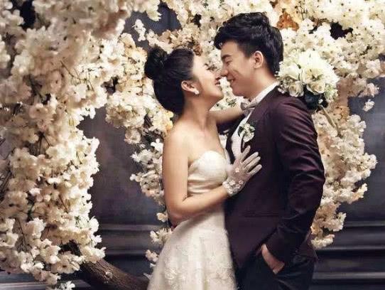 陈铭辟谣出轨传闻，发文：老婆快来救我！网友：狗粮当夜宵！