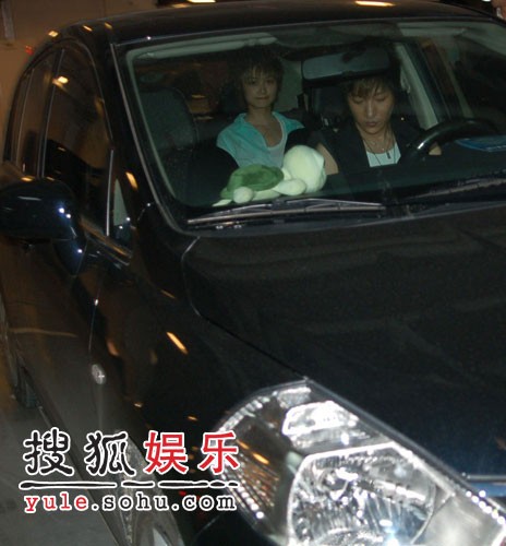 惊爆.！李宇春并非同性恋 神秘男友被爆光(图)