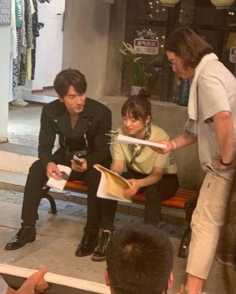沈月言承旭新戏路透图曝光，相差20岁饰演情侣，被吐槽像父女