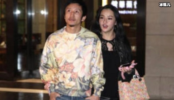 邹市明冉莹颖双方忠诚感情深厚，网友直呼：羡慕了！