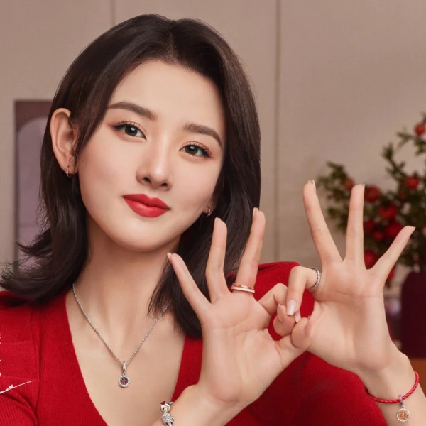 何炅，惯三姐，傍富婆的小生，王一博龚俊，迪丽热巴赵露思，陈瑶八卦汇总