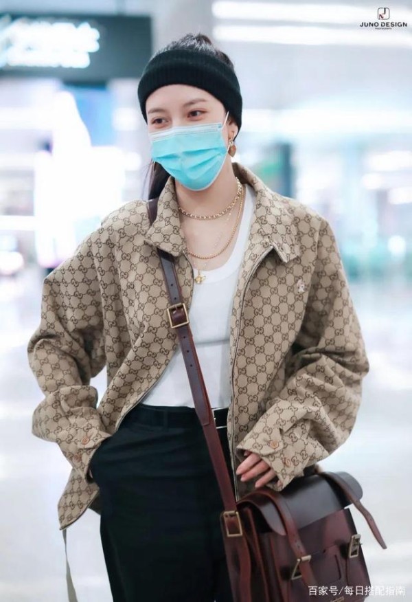 女明星春游穿搭：杨幂休闲牛仔，lisa减龄叠穿，蒋梦婕帅气男友风