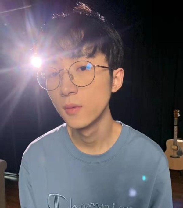 王小歪邀请大牌明星一起直播,这位和平精英一哥要干大事!