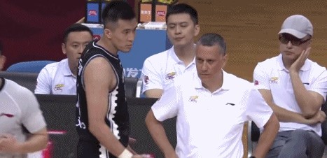 郭艾伦与主帅或已失和，诸多细节透露信息，拒绝谢场源于遭羞辱？