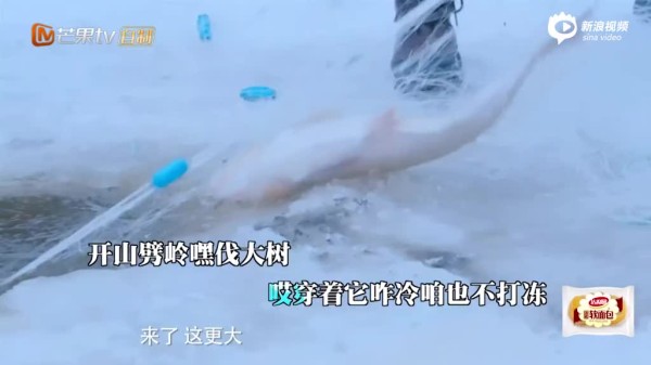 视频:《爸爸4》老爸捕鱼 东北神bgm笑料十足