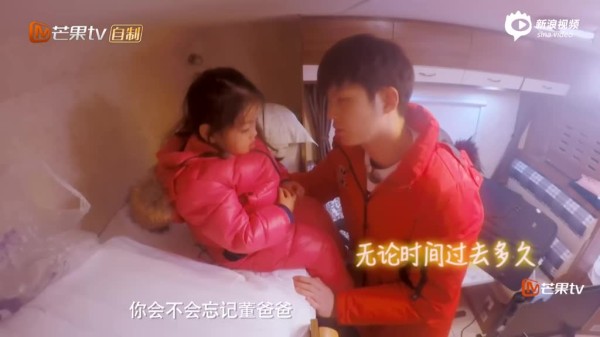 视频:《爸爸4》蕾力父女不舍离别 拉钩承诺“不忘记”
