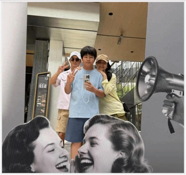 10岁小鱼儿身高直追沙溢！网友晒《爸哪》对比照惊呼：认不出