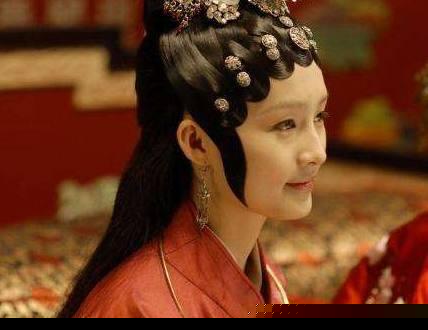 大半夜李沁贴吧上热搜，又一个被粉丝坑的无辜女艺人