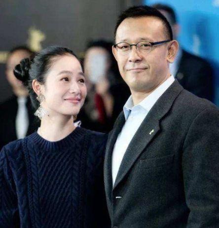 她入行就合作梁朝伟，姜文拍电影的御用女演员，40岁仍少女感十足