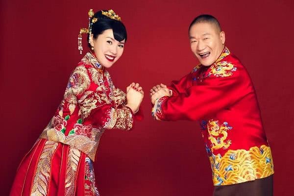 以原唱《笑脸》爆红的著名歌星谢东结婚 500明星好友到场