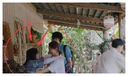 同是“妈妈”来做客，张子枫见陶虹，见海清，关系亲疏一目了然