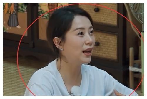 同是“妈妈”来做客，张子枫见陶虹，见海清，关系亲疏一目了然