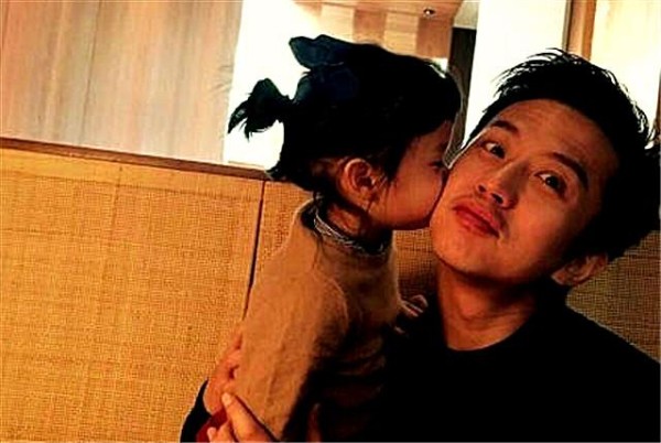 邓超发文想念女儿，这些明星的“贴心小棉袄”，你最羡慕谁呢？