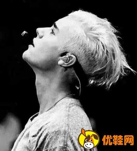贾斯汀·比伯患的是什么病 艾薇儿和比伯什么关系
