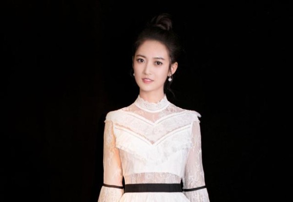 本是一个普通舞蹈演员，意外结识唐嫣，现被其捧成一线明星