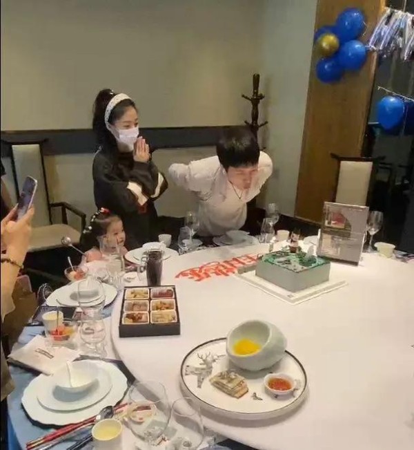 铁汉柔情的一面？“文森特生日合照被曝光，对女儿溺爱有加”