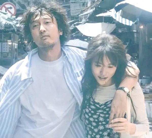 明星圈的复杂关系网：窦靖童、王传君与周迅的情感纠葛