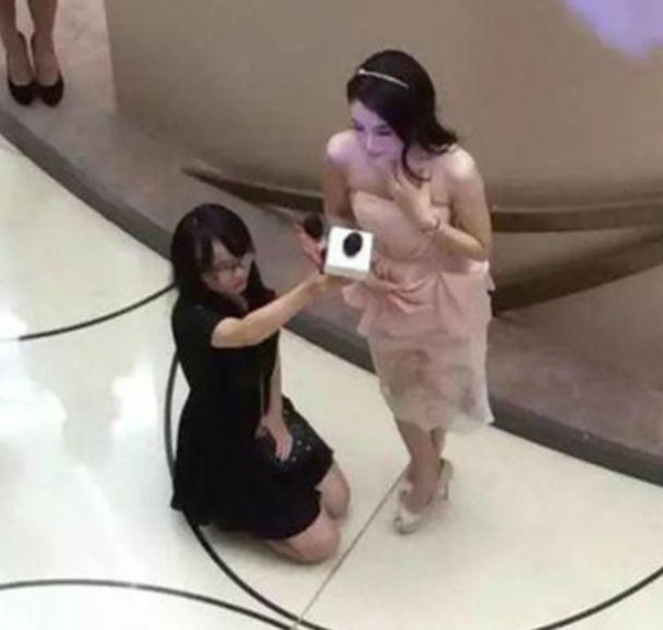 看热巴怎么对待助理的，再看看baby如何对待助理的，这就是差距！