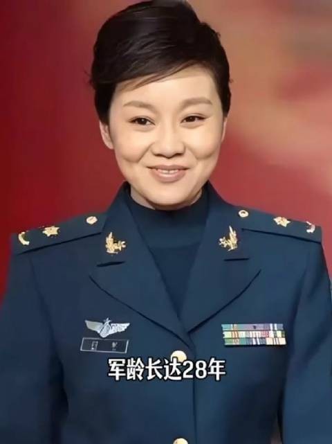 闫妮殷桃等女星军人身份曝光