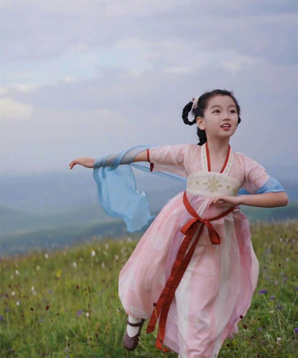 “等我长大了，我就嫁给你”，呆萌的阿拉蕾，如今怎样了