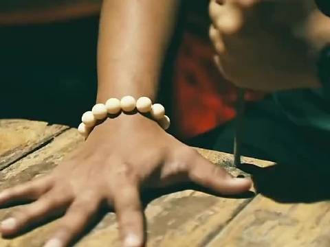 一颗子弹，所有人都希望你死，五颗子弹，所有人都希望你赢