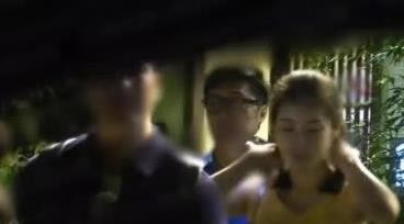 王岳伦否认出轨，李湘微博14字霸气回怼，网友：社会我湘姐