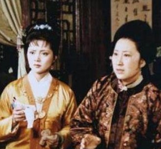 红楼梦中薛姨妈与夏金桂二人的关系如何？