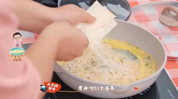 满满一大碗:小红书的第一档宝藏亲子微综艺,为何越追越上头?