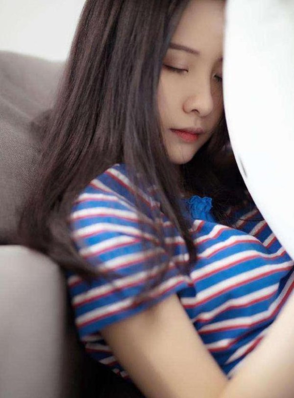 斗鱼3姐冷莫发总榜100w以上贡献的 估计就剩发姐的总榜还稳着