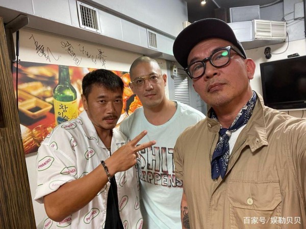 具俊晔蒋友柏罕见合照，蒋友柏光头出镜变化大，曾是蒋家最帅曾孙