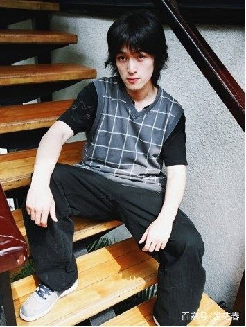 胡歌发型盘点，你与胡歌的距离只有一款发型！