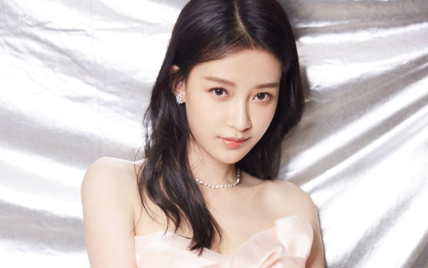 长得最像芭比的女星，毛晓彤第八，迪丽热巴第二，杨紫排第几？