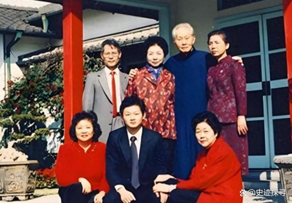 1985年，孙立人和两任妻子张晶英、张美英的合影，5年后去世