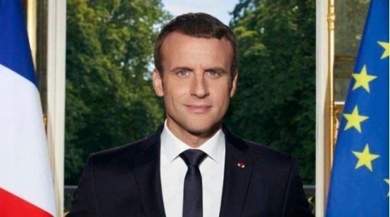 毛桀说史：巩俐夫妇跟随法国总统访华，没想到她与马克龙还有这交情！
近日，巩俐夫妇跟随法国总统马克龙访问中国的消息引起了广泛关注。而与此同时，巩俐与马克龙之间的交情也成了人们关注的话题。
首先，巩俐作为中国影视界的一代巨星，其演艺事业给人们带来了极大的享受和视觉体验。而随着中国在国际舞台上的声誉不断提高，巩俐也成为了坚强的文化大使之一。
她的出现在马克龙的访华团队中，进一步展示了中国文化在国际上的吸...