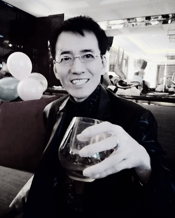 @春姐：静姐为何说加代不认识李正光，只认识聂磊呢？
提起加代，在上世纪九十年代的四九城，也算是比较有名气的人，他与白小航，马三等人经常在一起游荡。后来加代在贵人的点拨之下，南下鹏城发展，短短几年的时间，便成就了一番事业，跻身成了商界大佬。

而李正光身为东北乔四犯罪集团的金牌打手，人生经历十分的不光彩，更为重要的是，李正光从东北逃到四九城时，还身负数条命案，是一个亡命之徒。

李正光来到四九城时，...
