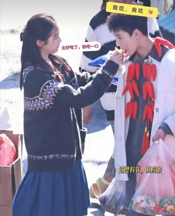 关晓彤李昀锐街头喂美食，鹿晗急辟谣喊话，关系清晰亮底牌